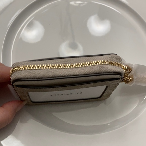 Coach Zip Card Case in Signature Canvas - Picture 5 of 5